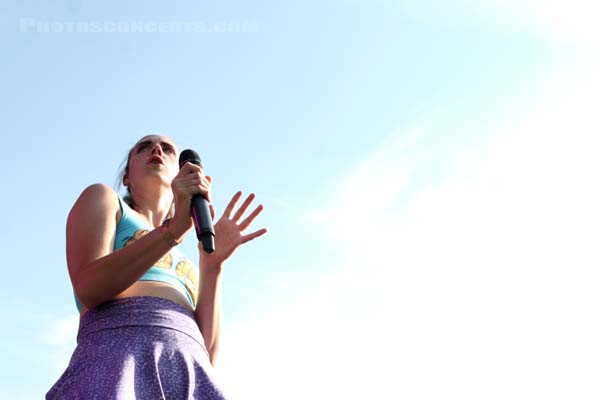 MØ - 2014-07-17 - PARIS - Parvis de l'Hotel de Ville - 